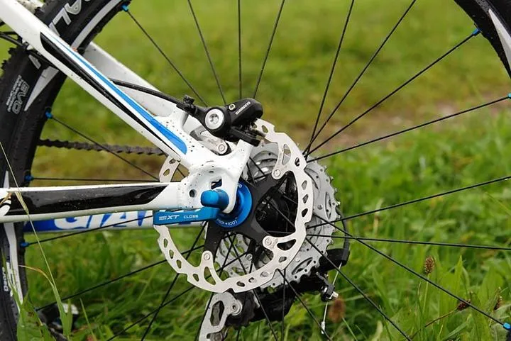 Hamulce tarczowe kontra tradycyjne