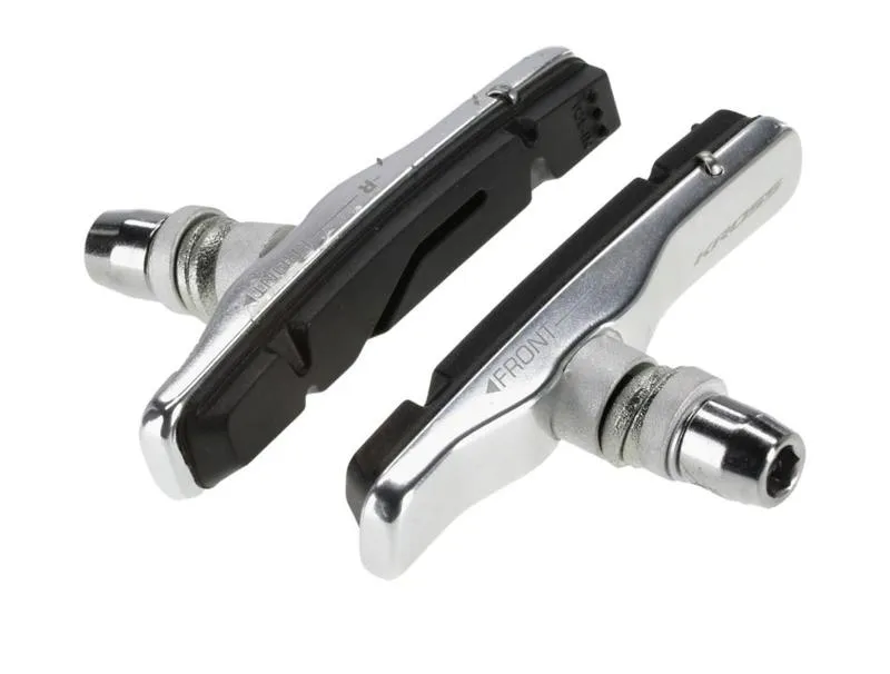 Materiał klocków hamulcowych i skuteczność hamowania