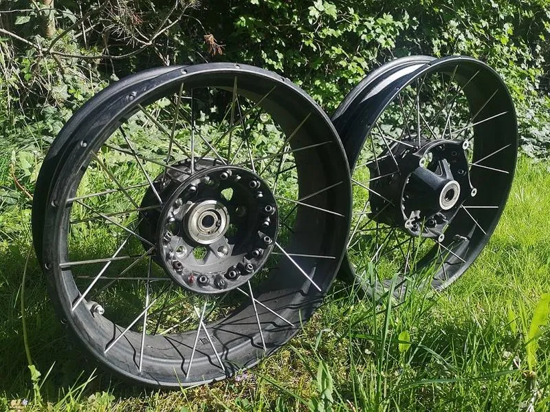 Narzędzia do centrowania kół