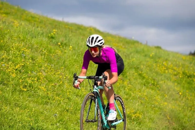 Warstwowanie odzieży rowerowej w chłodzie