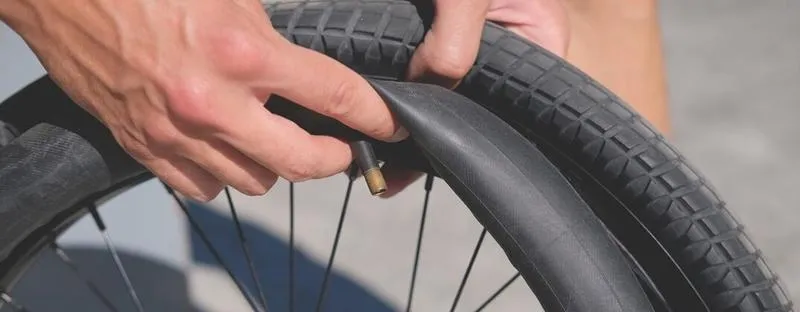 Wymiana dętki w rowerze